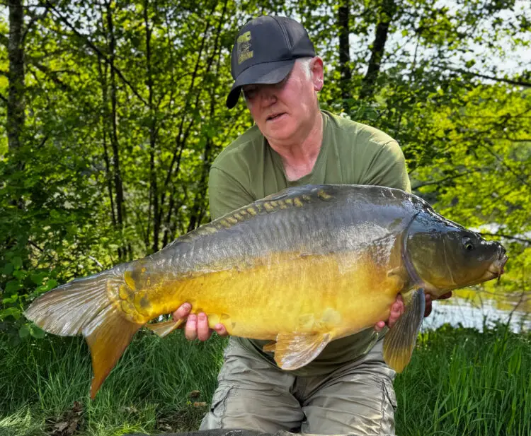 Darren with a tidy 23:4lb mirror