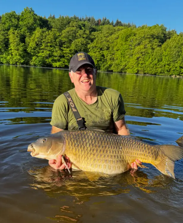 Darren with a 50:3lb common - a new PB