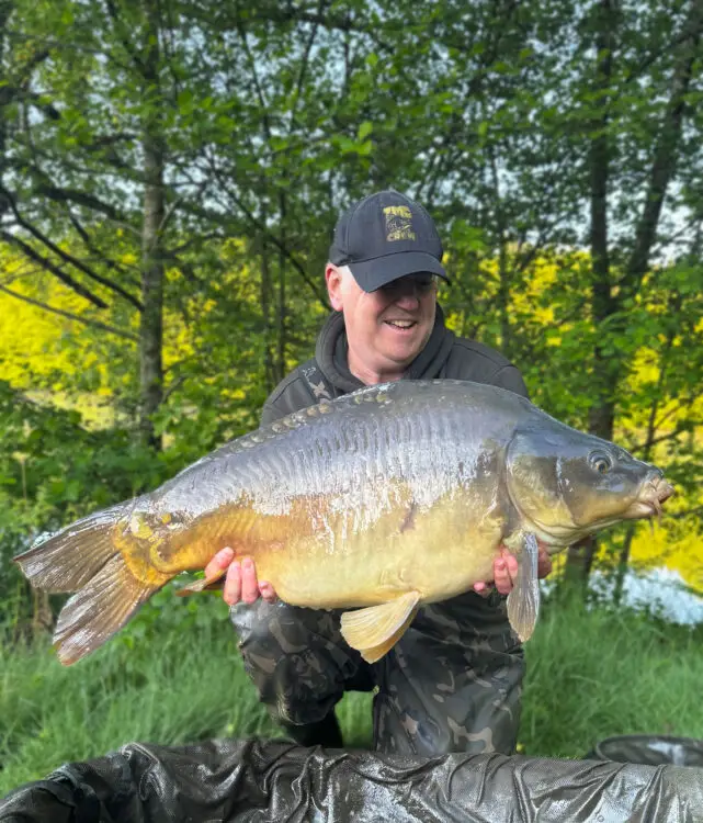 Darren with a 28 mirror