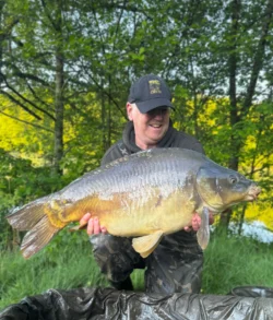 Darren with a 28 mirror Darren with a 28 mirror